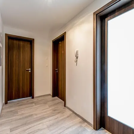 Apartment Nova Karolina, Center