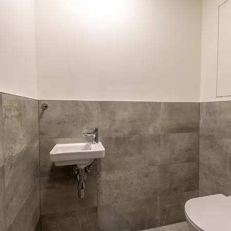 Nova Karolina, Center Apartment